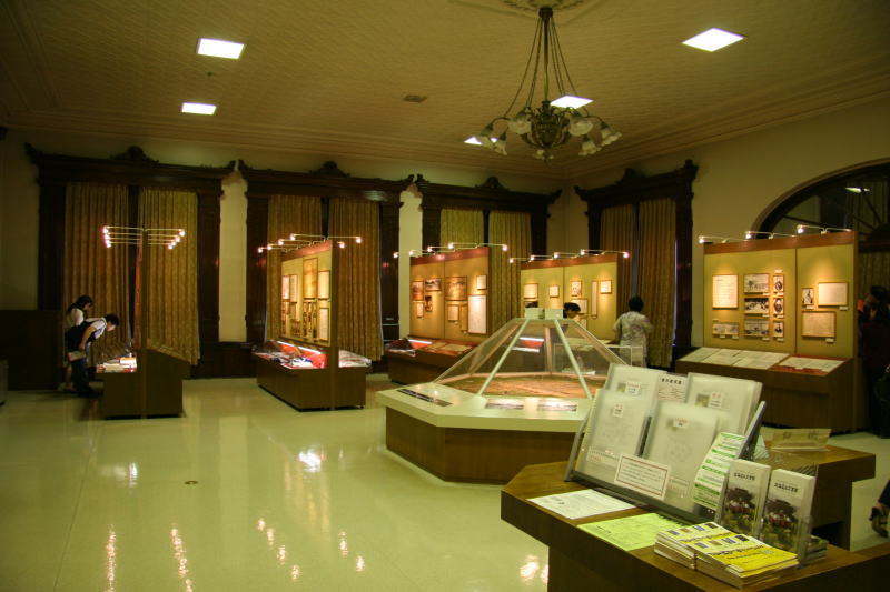 総合的な歴史博物館で、北海道の生い立ちや歴史に関する資料の一部が紹介されている。