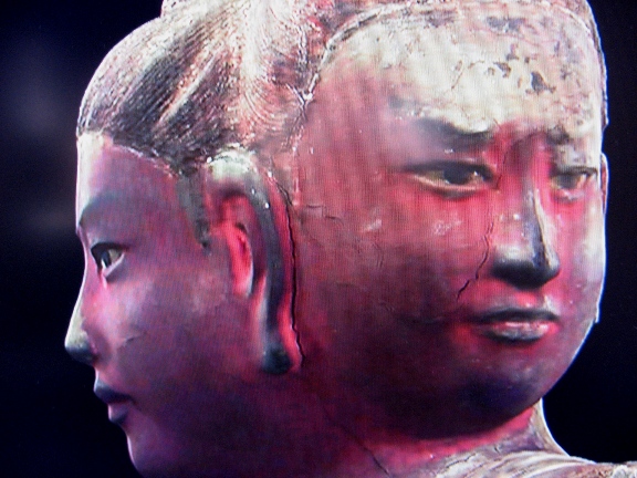 阿修羅像の　恐ろしい顔から、浄化された顔への移行