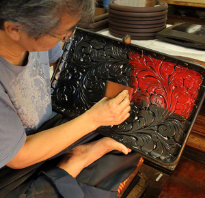 鎌倉彫の漆塗り