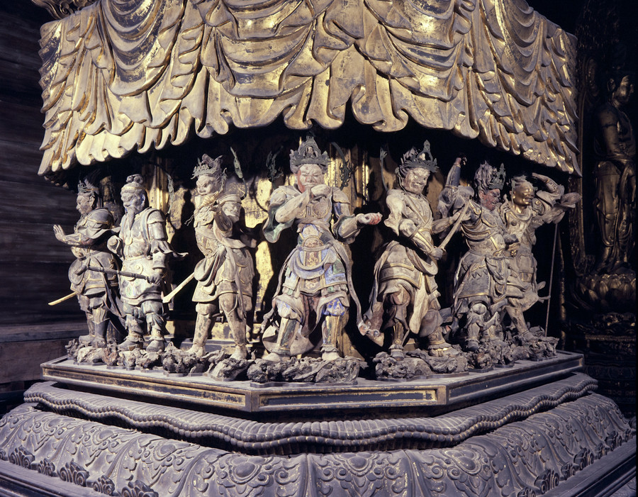 　東寺金堂の薬師如来の台座下に安置された十二神将